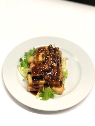 Berenjenas salteado el estilo YuXiang, vegano