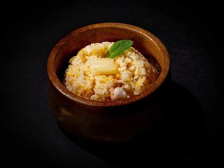 Riso saltato con gamberi e ananas