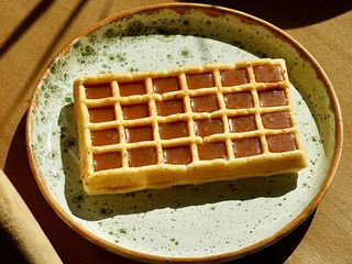 Вафля з солоною карамеллю