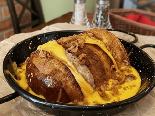 Бургер в сирній ванні (курятина) (510g)