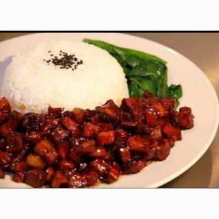 红烧肉Dinstana svinjetina + pirinač