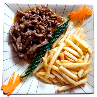 ternera con patatas fritas