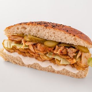 Домашна питка с пилешка шаварма