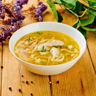 суп лапша с курицей