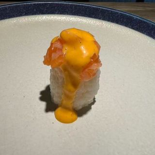 Shiro gunkan spicy sal