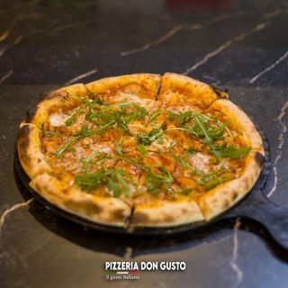 Pizza Dinde Fumée Roquette Sauce Tomate