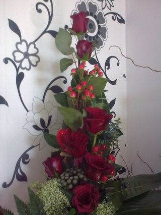 7 ruža sa zelenilom