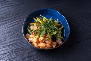 Салат с попкорном из креветок 