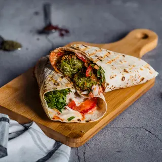 Maxi Falafel cu Salata de Vinete si Rodie la Lipie