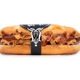 44. Pollo, cebolla crujiente y salsa BBQ