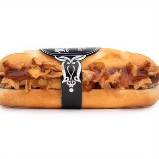 44. Pollo, cebolla crujiente y salsa BBQ