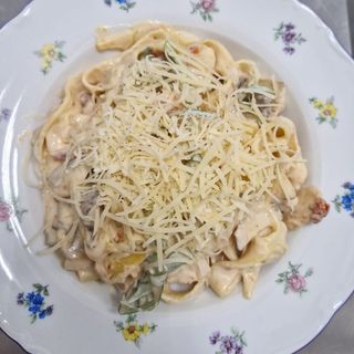 Лингвини с морепродуктами на сливочной основе (370гр)