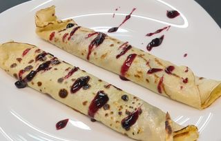 Палачинки със сладко от боровинки