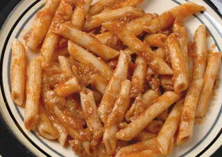 Macarrones Con Pollo Y Tomate Y Gratinados Con Queso