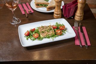 Somon afumat si  avocado