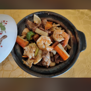 Familia feliz en olla