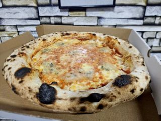 Pizza Quattro Formaggi Combo