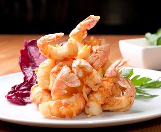 Colitas de gamba en tempura con soja-limón