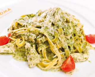 Tagliatele cu carne de pui si spanac