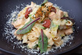 Паста "Тальятелле" с семгой и цуккини (400 гр.)