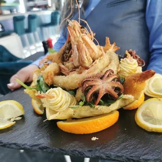 Cosuleț de parmezan cu fructe de mare