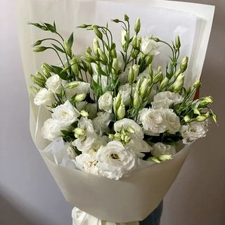 Buchet din 11 eustome albe