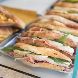 Prosciutto crudo, mozzarella, rucola