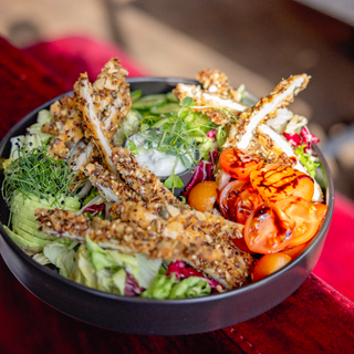 Salata cu piept de curcan panko