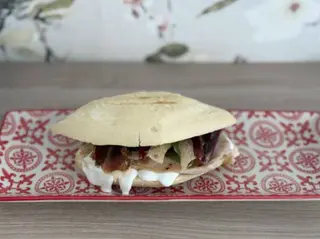 Montadito de serranito con alioli