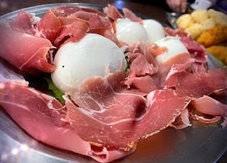 Prosciutt crud e muzzarell e bufala