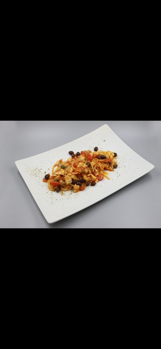 Chitarra al branzino con datterini olive e capperi 