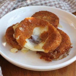 Formaggio panato e fritto