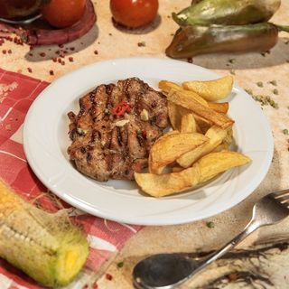 Ceafa la gratar cu garnitura