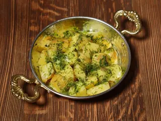 Молода картопля з зеленню (270g)