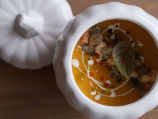 Гарбузовий крем суп з креветкою та насінням гарбуза (400g)