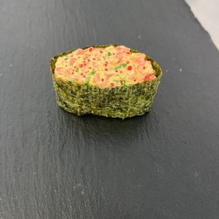 Гункан з тунцем (50г)