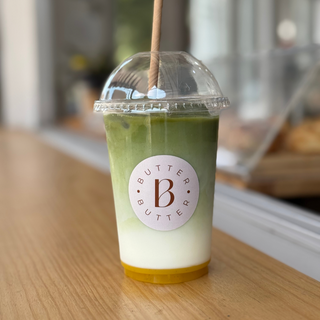 Iced vainilla matcha latte