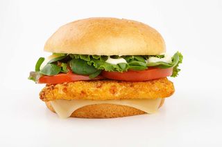 Burger bavarese Chicken Deluxe con patatine fritte 