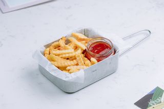 კარტოფილი ფრი კეტჩუპით