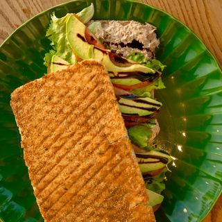 Tuna avo-Lite House Bread