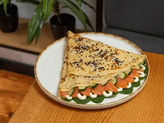 Млинець з лососем