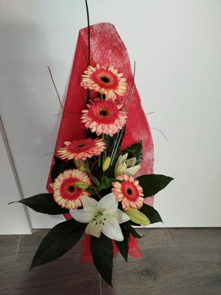 Ramo com 5 Gerberas e 1 lilium