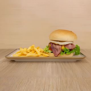 Hamburger di pollo con Coca - Cola e  patatine