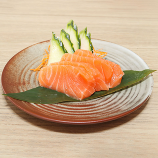 63·Sashimi de salmón (4 pzs.)