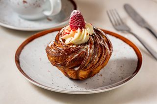 Cruffin de Cheesecake de Morango