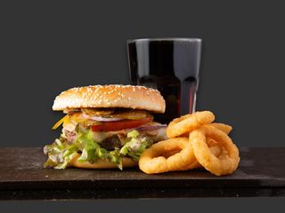 Zestaw Burger Targowy +6 onion rings + coca cola 0,5l