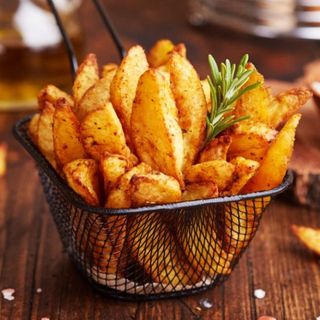 Картопля по Селянські во фрітюре, з нашим власним часниковим соусом  0,200