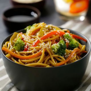 35. Tallarines Salteados Con Tres Delicias