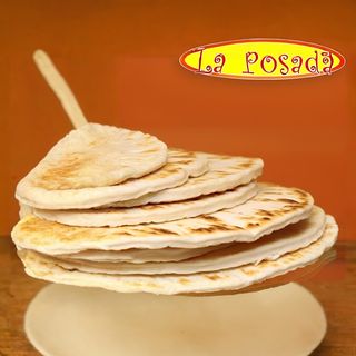 Hummus, pomodori e grana