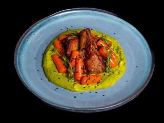 Свиняча вирізка з пюре з молодого горошку (200\150\50g)